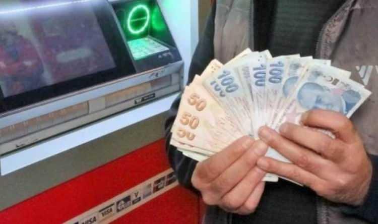 <p>ARALIK MAAŞI<strong>: 11.900,00</strong></p>
<p>Yüzde 37.57 zamlı maaş: 16.370,83<br />
Yüzde 42.6 zamlı maaş<strong>: 16.969,40</strong></p>