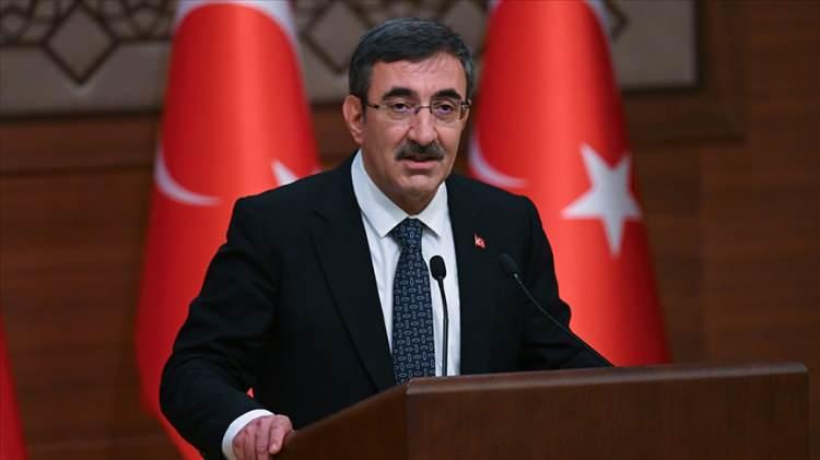 <p>Cumhurbaşkanı Yardımcısı Yılmaz'dan "emeklilere ilave artış" açıklaması</p>
<p>Cumhurbaşkanı Yardımcısı Cevdet Yılmaz, "Tarihimizin en büyük afetinin yaralarını sardığımız, EYT uygulamasını hayata geçirdiğimiz, jeopolitik risklerle karşı karşıya olduğumuz ve enflasyon ile kararlı mücadele yürüttüğümüz bir dönemde, tüm imkanlarımız ile emeklimizin yanındayız." ifadesini kullandı.</p>
<p> </p>