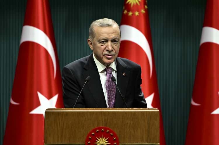 <p><strong>Cumhurbaşkanı Erdoğan, "</strong></p>

<p>Emeklilerimizin aylıklarındaki artışları birbirine yakınlaştıracak yeni adım atıyoruz. SSK ve Bağkur emekli aylıklarına ilave yüzde 5 müjdesini vermek istiyorum.</p>

<p>" açıklamasında bulundu.</p>

