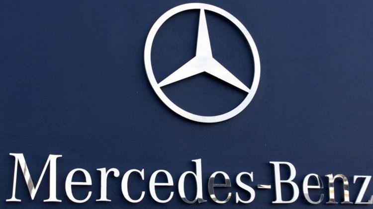 <p><span data-darkreader-inline-color="" style="--darkreader-inline-color:#df5858; color:rgb(178, 34, 34)"><strong>MERCEDES’TEN İSRAİL’E YARDIM</strong></span></p>

<p>Genel merkezi Almanya'nın Stuttgart kentinden bulunan otomobil üreticisi Mercedes, İsrail'e 1 milyon euro destek yapacaklarını duyurmuştu. Mercedes'in aldığı karar tüm dünyada büyük tepkiye neden oldu. Boykot kampanyasının başlamasının ardından firma geri adım atarak 1 milyon euro da Gazze’deki Filistinlilere bağışladığını duyurdu.</p>
