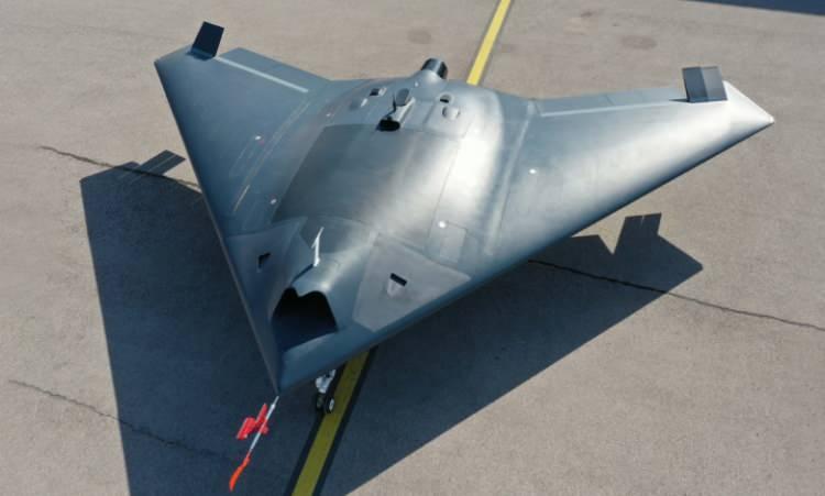 <p>"Güvenli uydu haberleşme ve elektronik harp altında çalışma ürünlerimiz nedeniyle NATO'dan yakın zamanda davet aldık" diyor Fırat ve "Hazırlanıyoruz... Önümüzdeki yıllarda NATO'nun kendi altyapısında CTech'in uydu haberleşme ürünlerinin görev yapıyor olması çok çok büyük bir olay. Bunu da başaracağımıza inanıyoruz. Önümüzdeki yıllar hem ülkemiz hem bizim için çok güzel gelişmelere gebe" diyerek sözlerini tamamlıyor.</p>