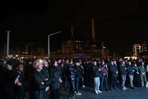 <p><strong>İSTANBUL</strong></p>
<p>Milli Uzay Programı'nın ilk ayağı olan "ilk insanlı uzay misyonu" kapsamında Uluslararası Uzay İstasyonu'na (ISS) gönderilen ilk Türk astronot Alper Gezeravcı'nın yolculuğu İstanbul'dan izlendi.</p>