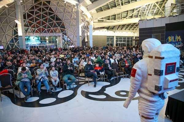 <p><strong>KONYA</strong></p>

<p>Konya'da, ilk Türk astronot Alper Gezeravcı'nın "Ax-3 misyonu" için başlayan uzay yolculuğu takip edildi.</p>
