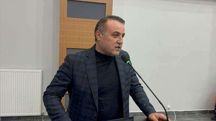 <p>Ellerinde Türk bayraklarıyla merkezin konferans salonunu dolduran aileler, projeksiyon cihazıyla duvara yansıtılan dev ekranda Gezeravcı'nın uzay yolculuğuna şahitlik etti.</p>

<p> </p>
