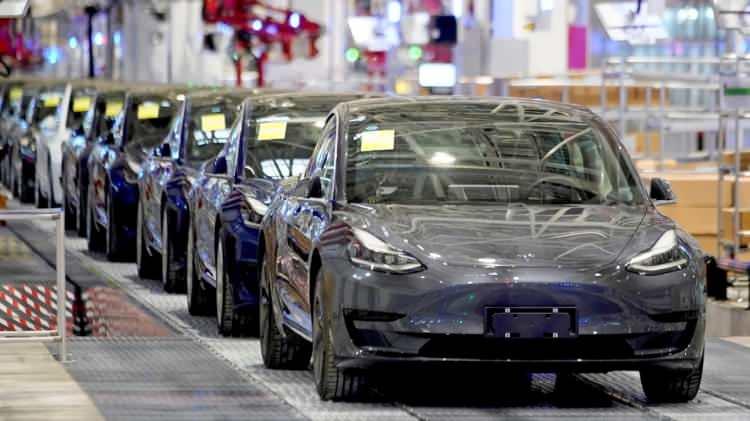 <p>Tesla'dan yapılan açıklamada, Kızıldeniz'deki silahlı çatışmaların ve buna bağlı olarak Ümit Burnu üzerinden Avrupa ve Asya arasındaki nakliye rotalarındaki kaymaların tedarik zincirine yansıdığı, bunun da gecikmeler nedeniyle Almanya'daki üretimi etkilediği belirtildi.</p>
