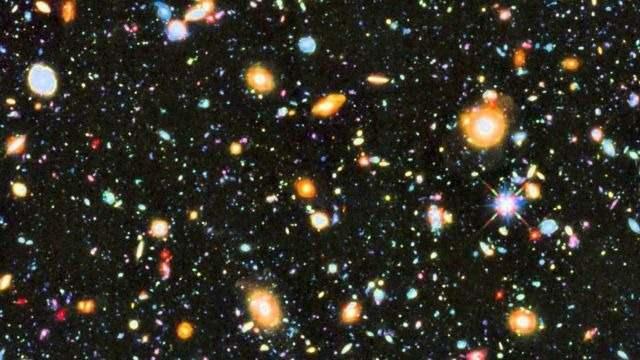 <p>Kraliyet Astronomi Topluluğu'nun Yardımcı Direktörü Dr. Robert Massey'e göre, astronominin temel dayanaklarının yeniden düşünülmesini gerektiren kanıtlar artıyor:</p>