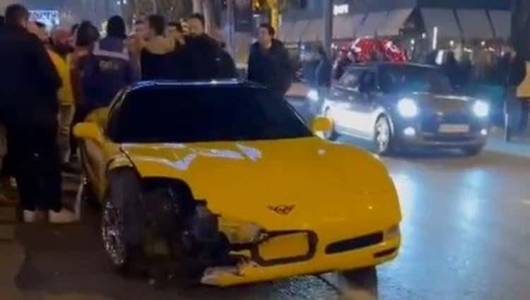 <p>Geçtiğimiz haftalarda İstanbul'un Kadıköy ilçesine bağlı Bağdat Caddesinde bir vale, değeri yaklaşık 5 milyon lira olan bir Chevrolet aracı park etmek yerine gezintiye çıkması sonucu ağır hasar alarak kaza yapmıştı.</p>
