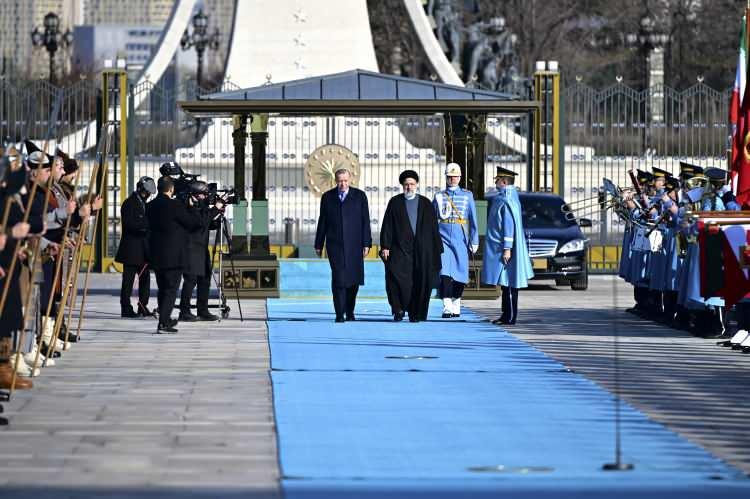 <p>Türk heyetinde, Dışişleri Bakanı Hakan Fidan, İçişleri Bakanı Ali Yerlikaya, Hazine ve Maliye Bakanı Mehmet Şimşek, Kültür ve Turizm Bakanı Mehmet Nuri Ersoy, Milli Savunma Bakanı Yaşar Güler, Tarım ve Orman Bakanı İbrahim Yumaklı, Ticaret Bakanı Ömer Bolat, Ulaştırma ve Altyapı Bakanı Abdulkadir Uraloğlu, Cumhurbaşkanlığı İletişim Başkanı Fahrettin Altun, MİT Başkanı İbrahim Kalın ve Merkez Bankası Başkanı Hafize Gaye Erkan yer aldı.</p>
