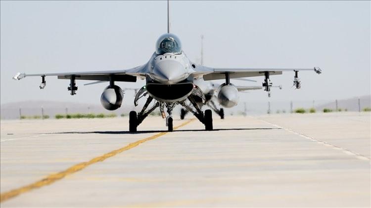 <p>ABD Savunma Güvenlik İşbirliği Ajansından yapılan yazılı açıklamada, ABD Dışişleri Bakanlığının, Türkiye'ye 40 F-16 Blok 70 savaş uçağı ile 79 F-16 modernizasyon kitinin satılmasını onaylayan resmi tebligatı Kongre'ye gönderdiği belirtildi.</p>
<p> </p>