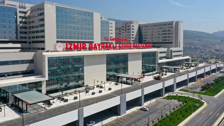 <p>16 Ekim'de 2023'te hasta kabulüne başlayan İzmir Şehir Hastanesi, kısa sürede bölgenin sağlık üssü oldu. Gelişmiş olanaklara sahip hastanesinin resmi açılışını bugün yapıldı.</p>
