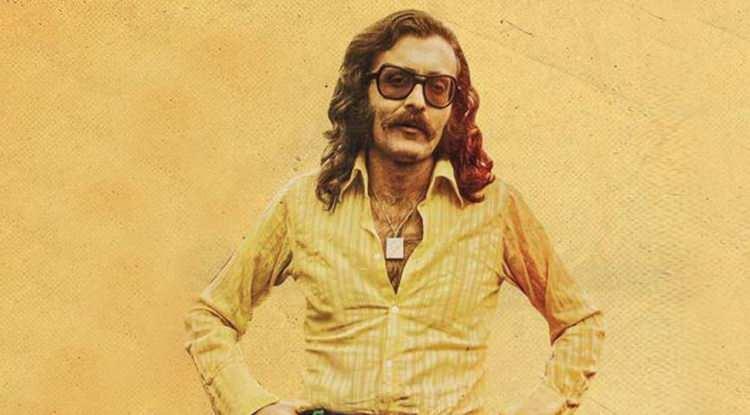 <p><span style="color:#B22222"><em><strong>Usta sanatçı Cem Karaca’nın hayatını anlatan "Cem Karaca'nın Gözyaşları" filmi vizyona girmek için gün sayarken Karaca'nın hayatı merak konusu haline geldi.  7'den 70'e herkes "Türkiye'de Anadolu Rock müziğinin kurucularından biri olan Cem Karaca kimdir?" sorusuna yanıt arıyor.</strong></em></span></p>
