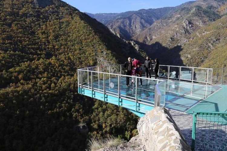 <p><strong>Doğu Karadeniz’in en güzel milli parklarından olan Hatila Vadisi Milli Parkı Artvin şehir merkezine 10 km uzaklıkta ulaşım açısından oldukça avantajlı bir konumda bulunuyor</strong></p>
