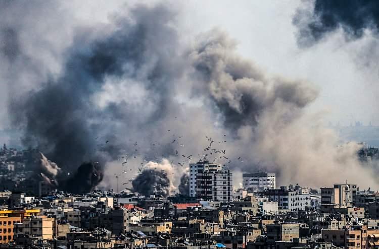 <p>Büyük bedeller ödediklerini dile getiren Netanyahu, şöyle devam etti: "Şehitlerimizin anısına saygıyla başımızı eğiyoruz ama alternatifsiz bir hedef olan mutlak zafere ulaşmak için bir an bile durmayacağız."</p>