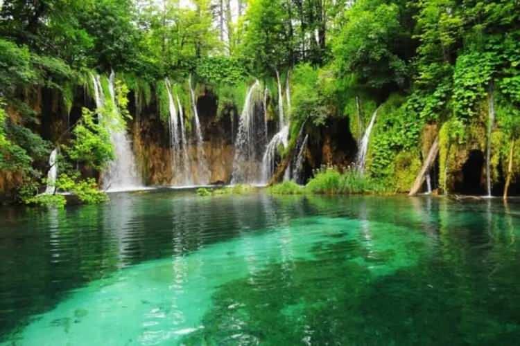 <p>Üstelik Kaz Dağları’na geldiğinizde yapacağınız çok şey var! Homeros’un İlyada eserinde bile bahsi geçen Kaz Dağları’nda kamp ya da trekking gibi aktiviteler yapıp bol bol fotoğraf çekebilirsiniz!</p>
