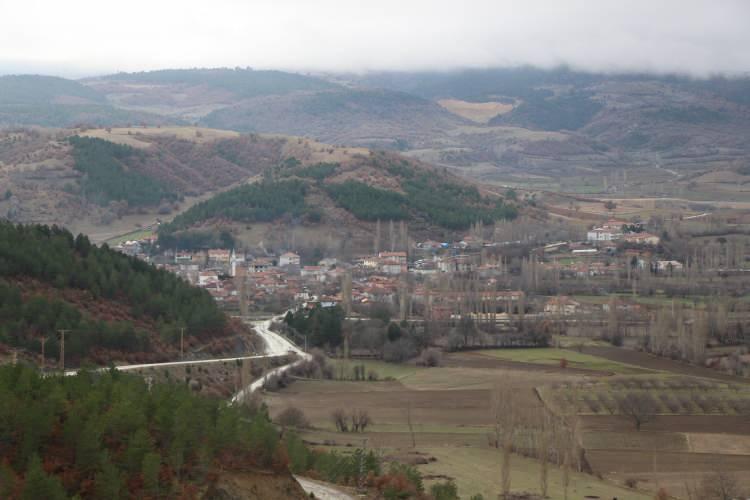 <p>Güllü mü, küllü mü<br />
Okul öğretmenleriyle yaptığı araştırma projesi konulu toplantıda, tatlının adını ilk duyduğunda çok şaşırdığını anlatan Amasya İl Millî Eğitim Müdürü Mehmet Türkmen, “Önce yanlış anladığımı sandım. 'Güllü mü, küllü mü?' diye yeniden sordum.</p>
