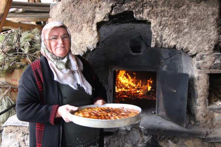 <p>Sonrasında işin içinden bambaşka bir araştırma projesi çıktı. En az 150-200 yıllık bir kültürün devamlılığı sağlanıyor” şeklinde konuştu.</p>
