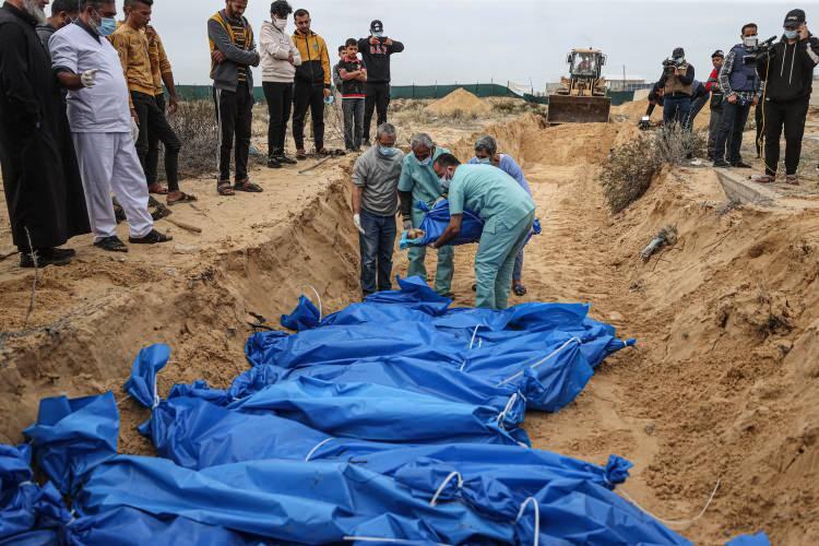 <p>İsrail Devlet Televizyonu KAN’ın haberine göre, Netanyahu, hükümetindeki bakanlarla yaptığı toplantıda, Gazze Şeridi'ne yönelik saldırılara ilişkin bilgilendirmede bulundu.</p>
