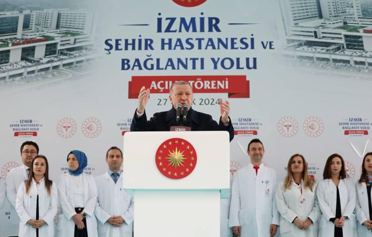 <p>Cumhurbaşkanı Erdoğan "İzmir Şehir Hastanesi dünyanın en büyük en modern sağlık komplekslerinden biridir. Bünyesinde 6 hastane barındıran bu yatırım hizmet siyasetimizin nişanesidir." dedi.</p>

<p> </p>
