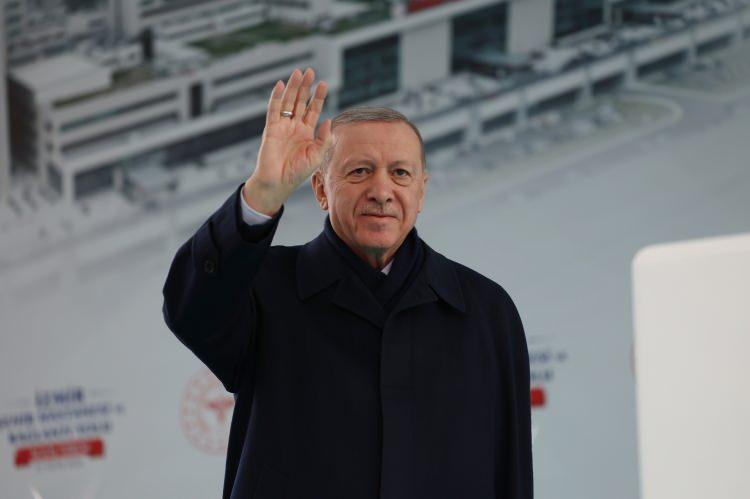 <p>Cumhurbaşkanı Recep Tayyip Erdoğan, İzmir Bayraklı Şehir Hastanesi ile bağlantı yollarının açılışını gerçekleştirdi.</p>

<p> </p>
