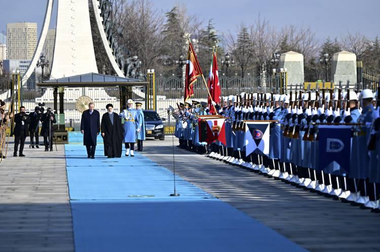 <p>Cumhurbaşkanı Erdoğan ve Reisi daha sonra baş başa görüşmeye geçti.</p>
