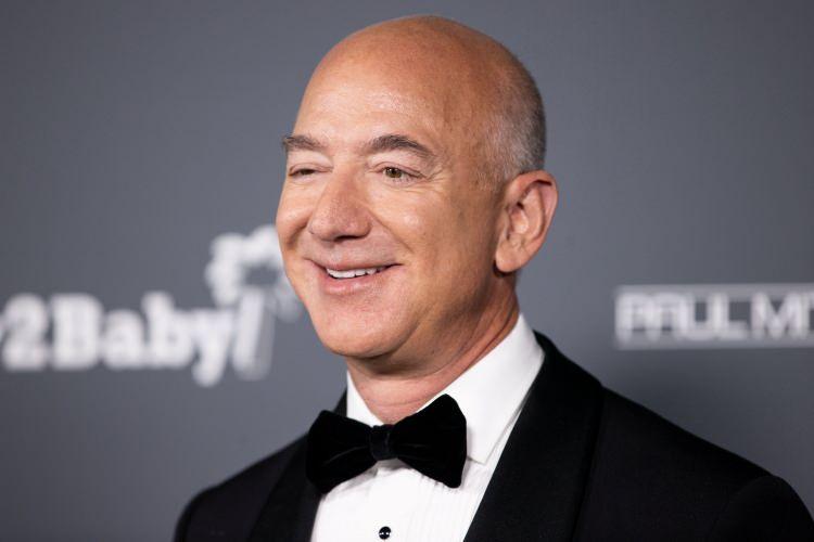 <p><strong>3) JEFF BEZOS | AMAZON | 181,3 MİLYAR DOLAR</strong></p>
