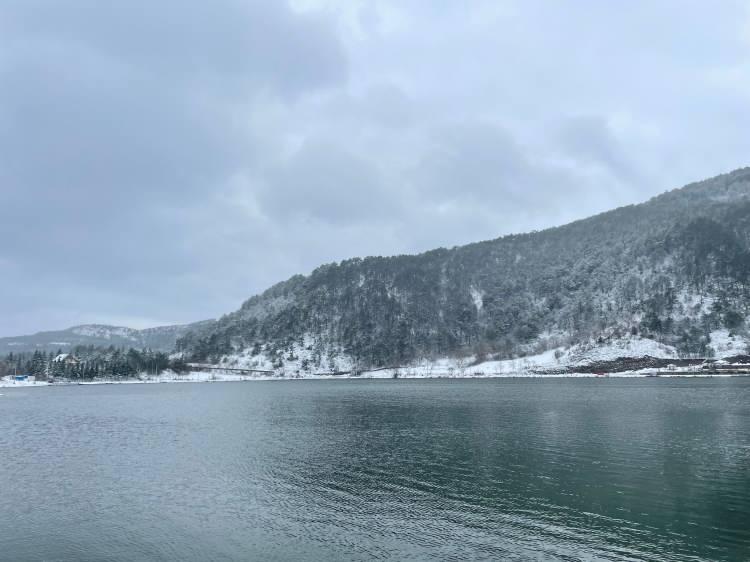 <p>Türkiye'nin en soğuk ikinci yeri eksi 15,7 dereceyle Ankara'nın Çamlıdere ilçesi Çamkoru ile üçüncü yeri eksi 15,6 dereceyle Bolu'nun Gerede ilçesi Samat köyü oldu.</p>
<p> </p>
