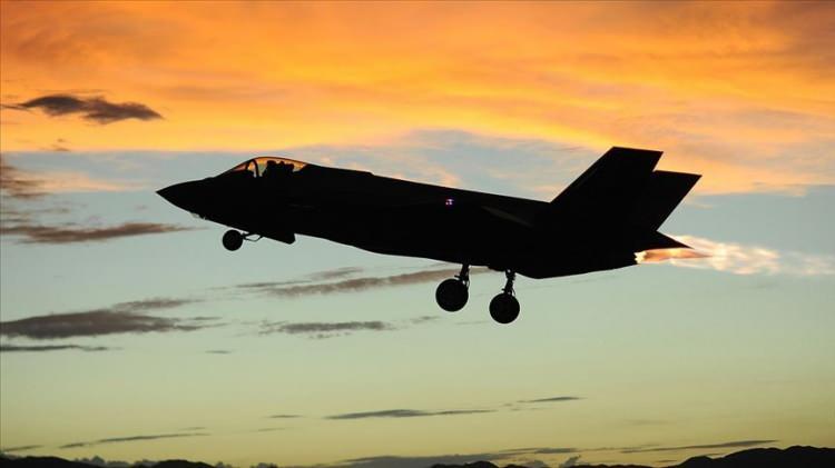 <p>Açıklamada, "Dışişleri Bakanlığı, Türkiye Cumhuriyeti'ne 23 milyar dolar değerinde F-16 savaş uçağı ve uçakların modernizasyonuyla ilgili ekipmanların satışını onaylayan kararını verdi. Savunma Güvenlik İşbirliği Ajansı, Kongre'ye bu muhtemel satışı bildiren belgeyi teslim etti" ifadeleri kullanıldı. </p>