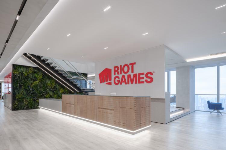 <p><span style="color:#B22222"><strong>5) RIOT GAMES</strong></span></p>
<p> </p>
<p><strong>“League of Legends” </strong>gibi popüler oyunların geliştiricisi Riot Games çalışanlarının yüzde 11’ini işten çıkarma kararı aldı.</p>