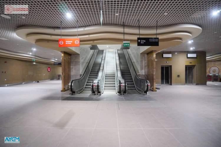 <p>Gayrettepe-İstanbul Havalimanı Metrosu'nun 34 kilometre uzunluğundaki "Kağıthane-İstanbul Havalimanı" kesiminin açılışını bir yıl önce gerçekleştirdiklerini anımsatan Uraloğlu, hatla, geçen yıl günde 112 seferle 8 istasyonda hizmet vererek 5,15 milyon yolcu taşındığına işaret etti.</p>
