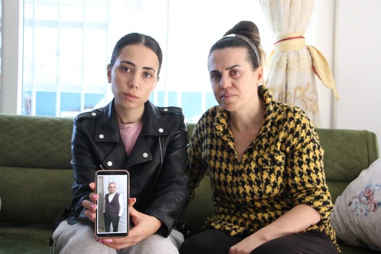 <p>Kahramanmaraş merkezli depremlerden Hatay’da birçok insanın hayatı olumsuz etkilendi. Antakya ilçesinde yaşayan 54 yaşındaki Ayhan Demir’in de asrın felaketinde iş yeri yıkıldı ve yakınları vefat etti.</p>
