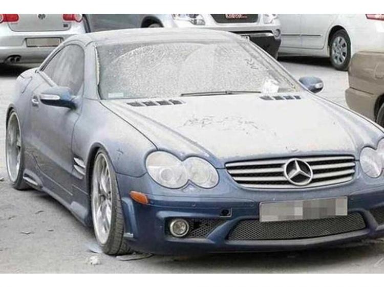 <div>Otomobiller arasında </div>

<div>Mercedes, Audi ve BMW gibi markaların üst sınıf otomobilleri var...  </div>

<div> </div>
