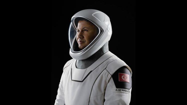 <p>Türkiye'nin ilk astronotu Alper Gezeravcı, Crew Dragon kapsülüyle Uluslararası Uzay İstasyonu'na (UUİ) ulaştı.</p>
