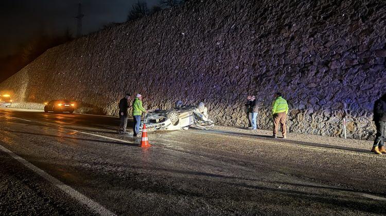 <p>Ekipler çevrede geniş güvenlik önlemi alırken, karayolunda trafik Zonguldak istikametine tek şeritten kontrollü olarak sağlandı.</p>
