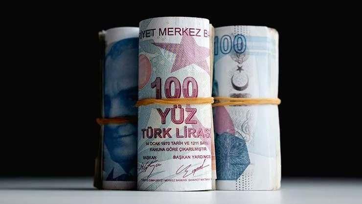 <p>17 bin 500 TL emekli maaşı alan bir emeklinin maaşı yeni zam oranıyla birlikte 26.118 TL olacak.</p>
<p> </p>