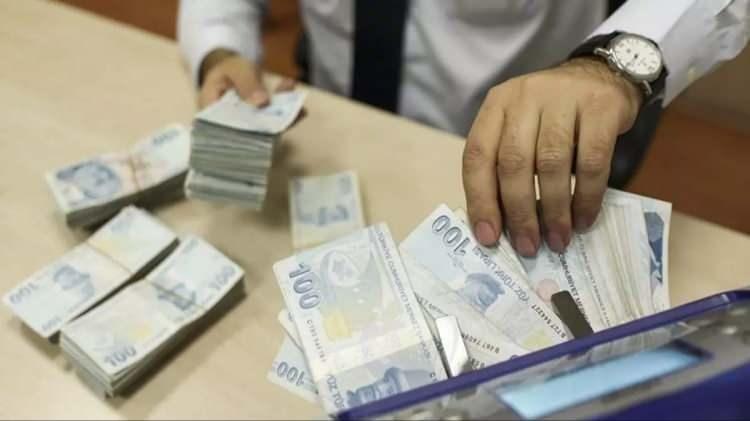 <p>"Ödeme İste" sistemiyle, para göndermesi istenen kişinin IBAN numarası, ismi, talep tutarı ve talep geçerlilik süresi banka üzerinden giriliyor. Karşı tarafa kendi bankası, uygulama üzerinden uyarı yolluyor ve gönderi yapılıp yapılmayacağını soruyor. Onay verildiği takdirde FAST üzerinden para hemen yollanıyor. "Ödeme İste", kiracıya kira ödemesinin hatırlatılması, öğrenciye harçlık gönderilmesi, borçluya ek süre verilmesi gibi konularda kolaylık sağlıyor.<br />
</p>