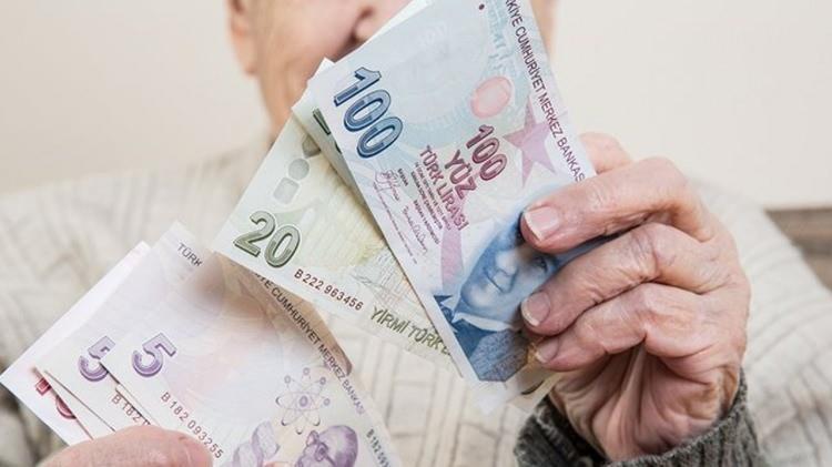 <p> Çalışma ve Sosyal Güvenlik Bakanı Vedat Işıkhan, katıldığı TRT Haber canlı yayınında SSK ve Bağ-Kur emeklilerinin maaş zamlarını yüzde 49,25’e yükselttiklerini açıkladı.</p>
