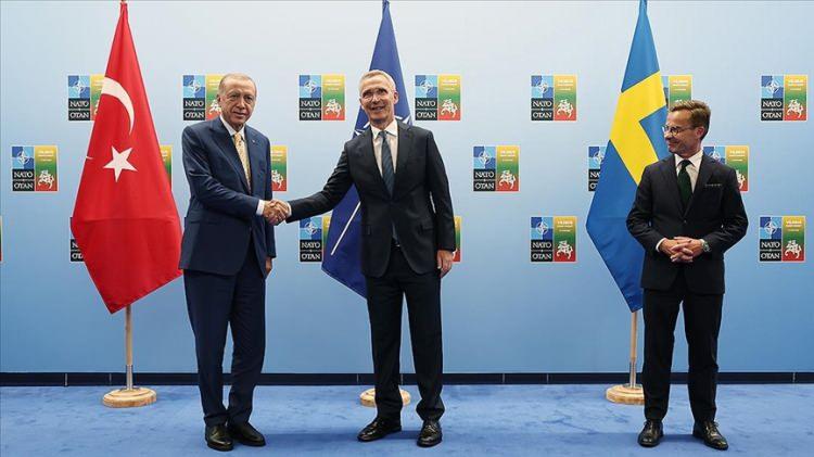 <p>Gazete, "TBMM İsveç'in NATO üyeliğini onayladı. Artık yalnızca Viktor Orban'ın Macaristan'ından yeşil ışık alınmasını gerektiren İsveç'in adaylığı, Türk milletvekilleri tarafından 287 kabul ve 55 aleyhte oyla onaylandı." ifadeleriyle haberi duyurdu.</p>
<p> </p>