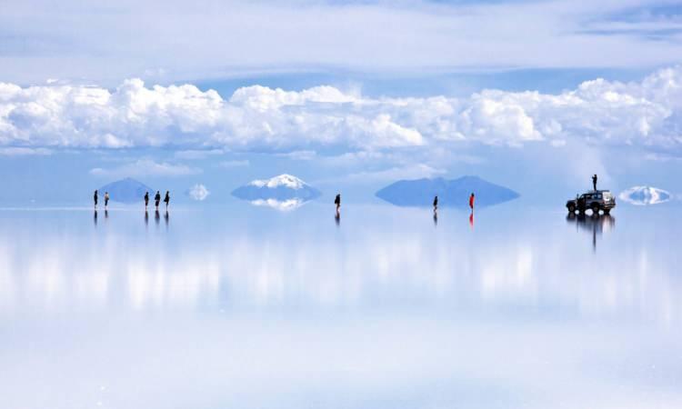 <p>Gökyüzü gözlem yerleri söz konusu olduğunda popülerliği hiçbir yere bırakmayan Salar de Uyuni 10.582 km²’lik alanıyla dünyanın en büyük tuz göllerinden biri olma özelliğine de sahip.</p>