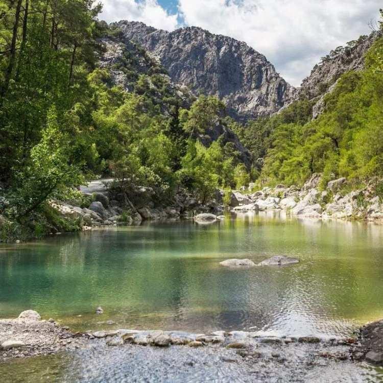 <p>Şehirden uzaklaşmak, biraz nefes almak ve dinlenmek de için gönül rahatlığıyla tercih edebileceğiniz Sivri Dağ Milli Parkı’na gitmek için ise Antalya uçak bileti alıp Antalya Havalimanı’ndan aktarma yapabilirsiniz. </p>