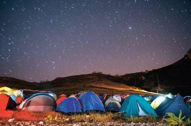 <p>Zira 2500 metre yükseklikte, Bakırtepe’de bulunan teleskop sayesinde gökyüzünün gizemli dünyasına yakından bakma şansı yakalayabilirsiniz. </p>