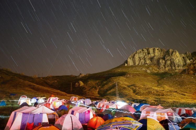 <p>Zira 2500 metre yükseklikte, Bakırtepe’de bulunan teleskop sayesinde gökyüzünün gizemli dünyasına yakından bakma şansı yakalayabilirsiniz. </p>