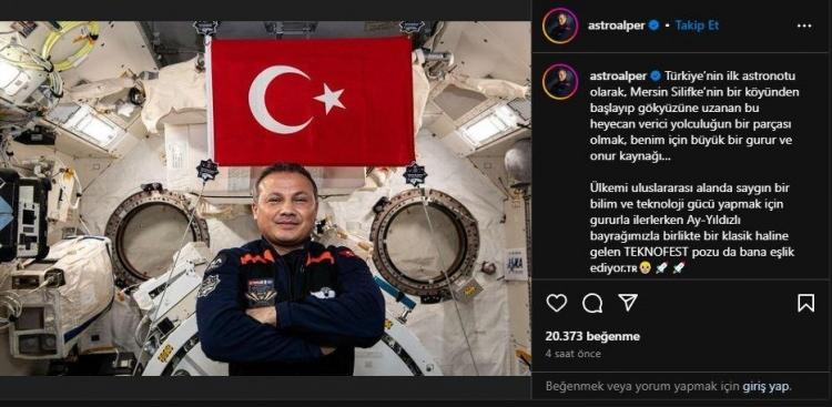 <p><strong>BAKAN KACIR İSTEDİ, ALPER GEZERAVCI YAPTI! </strong></p>
<p> </p>
<p>Gezeravcı, X sosyal medya hesabından, "TEKNOFEST pozu" ile paylaşım yaptı.</p>
<p>"Gurur Duy Türkiye" etiketini kullandığı paylaşımda Gezeravcı, şu değerlendirmede bulundu:</p>
<p>"Türkiye'nin ilk astronotu olarak, Mersin Silifke'nin bir köyünden başlayıp gökyüzüne uzanan bu heyecan verici yolculuğun bir parçası olmak, benim için büyük bir gurur ve onur kaynağı. Ülkemi uluslararası alanda saygın bir bilim ve teknoloji gücü yapmak için gururla ilerlerken Ay-Yıldızlı bayrağımızla birlikte bir klasik haline gelen TEKNOFEST pozu da bana eşlik ediyor. İsterim ki bu ülkenin her bir evladı bu öyküden ilham alsın, geleceğe umut olsun!"</p>