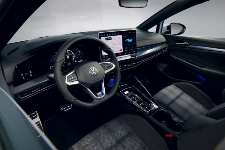 <p><strong>YAPAY ZEKA DESTEĞİ-</strong></p>
<p> </p>
<p>CES 2024’te tanıtılan ChatGPT destekli yeni asistan da Golf 8.5’te yer alacak. Cerence ve ChatGPT ortaklığı ile geliştirilen sesli asistan, ChatGPT'yi kullanarak tüm sorularınıza cevap verecek.</p>