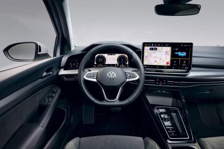 <p>Kendi asistan sisteminin multimedya kotrolü, navigasyon, klima gibi kontrolleri zaten yapabildiğini belirten Volkswagen, ChatGPT ile sezgisel ve ileri düzey bir etkileşim sağlanacağını açıklamıştı.   </p>

<p> </p>

