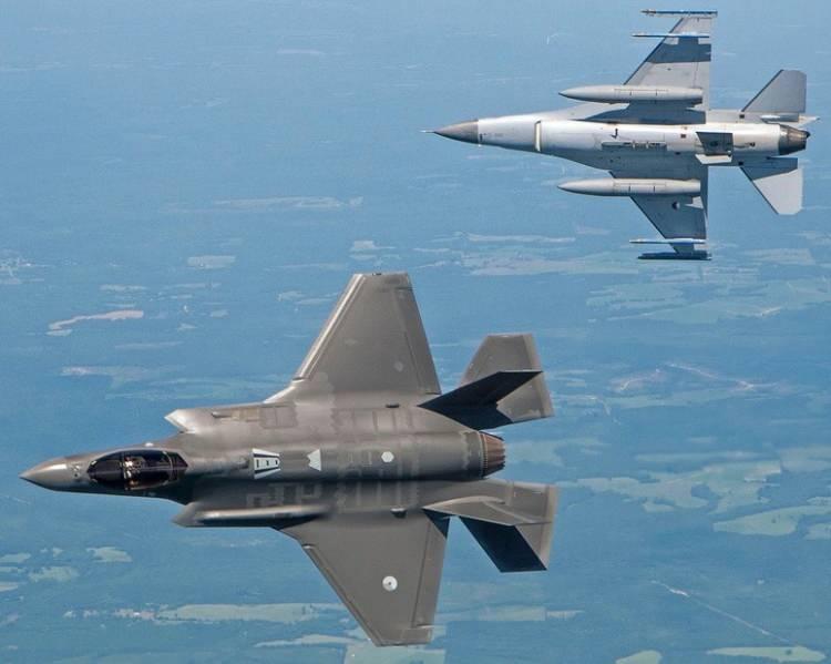 <p><em><strong>Maliyet:</strong></em></p>
<p>F35'in 115.5 milyon dolar, F16'nın ise 18 milyon dolar seviyesinde.</p>