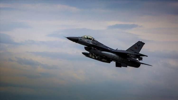 <p>Açıklamada, "Dışişleri Bakanlığı, Türkiye Cumhuriyeti'ne yaklaşık 23 milyar dolar değerinde F-16 alımı ve modernizasyonu ve ilgili ekipmanların satışını onaylayan kararını verdi." ifadelerine yer verildi ve Savunma Güvenlik İşbirliği Ajansının ilgili sertifikasyonu bugün Kongre'ye ilettiği kaydedildi.</p>