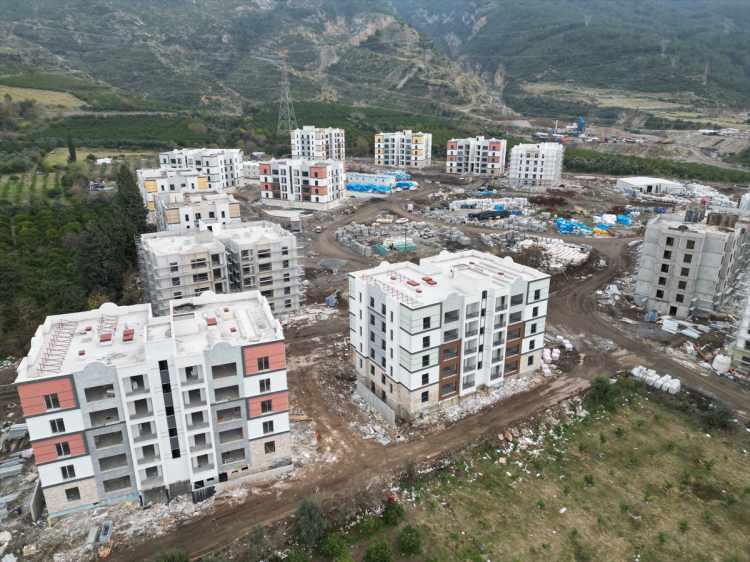 <p><strong>Kura çekimleri gerçekleştirilecek 75 bin 364 konutun dağılımı ise şu şekilde: </strong><br />
 </p>
