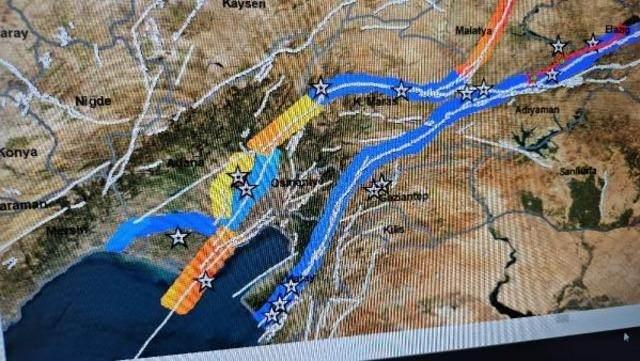 <p><strong>ERZURUM, ADANA, MALATYA VE ÇORUM-AMASYA İÇİN UYARI</strong></p>
<p>Orta ve Doğu Anadolu'da 4 noktaya dikkat çekip, Adana'da 1164 yılında deprem meydana gelen bir fay olduğunu söyleyen Prof. Dr. Kutoğlu, "Bu fayda 1164 yılından beri enerji birikiyor. Dolayısıyla gerginliğin üst düzeyde olduğunu görüyoruz. Kuzeye çıktığımızda, Erzurum'da 1268 yılında meydana gelmiş 6.6 büyüklüğünde bir deprem var. Bu fay hattının da bölgede en gergin faylardan biri olduğunu görüyoruz. Yedisu Fayı olarak bilinen fayın da 1800'lü yıllardaki deprem dolayısıyla diğer faylara göre daha gergin olduğunu biliyoruz. Amasya-Çorum üzerinden geçen bir fay hattı var. Burada da geçen ay 4.3 büyüklüğünde bir deprem olmuştu. Burada 1598 yılında 6.6 büyüklüğünde bir deprem olduğunu görüyoruz. Yine haritada gerginliğin Çorum'dan ziyade Amasya tarafında daha fazla olduğunu görüyoruz. Amasya tarafı daha gergin ve 1598 yılından beri bir deprem üretmemiş. Bölge itibarıyla baktığımızda Erzurum-Erzincan, Adana, Malatya ve Amasya-Çorum tarafları diğer bölgelere göre yakın tehlike altında gözüküyor" diye konuştu.</p>