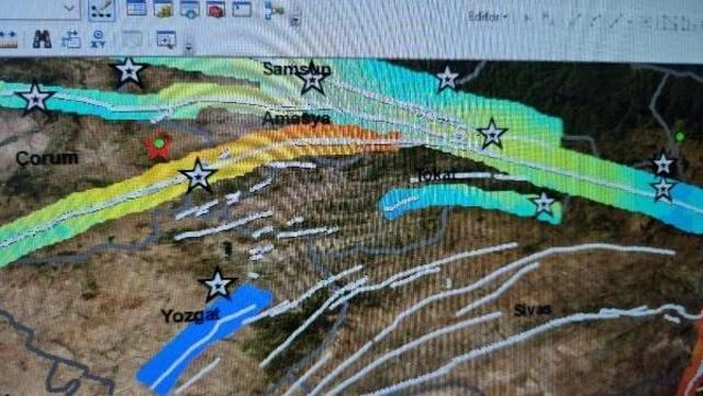 <div><strong>'BİZİ EN ÇOK ENDİŞELENDİREN MALATYA İÇİNDEN GEÇEN FAY'</strong></div>

<div> </div>

<div>Deprem olan fayın mevcut haritalarda bulunmadığını ifade eden Prof. Dr. Kutoğlu, "Radar verilerinden baktığımız zaman burada bir fay çizgiselliği oluşturduğunu görüyoruz. 6 Şubat depreminden sonra bölgede ciddi bir hareketlilik yaşanıyor. Dolayısıyla bu depremlerde enerjilerini başka faylara aktarmış olmaları da söz konusu. Bu anlamda tarihsel depremlere baktığımızda bunlardan bir gerginlik haritası çıkarttığımızda en gergin fayların ve büyük deprem oluşturmaya en yakın fayların, Çardak fayından kuzeye doğru, Malatya üzerinden geçen fay olduğunu görüyoruz. Erzurum'un üzerinde, Kuzey Anadolu Fayı'nın üzerinde, ondan ayrı bir fay var. Bu fayın da gergin olduğunu görüyoruz. Yine Adana içerisinde de bazı fayların tarihsel depremlere baktığımız zaman oldukça fazla enerji biriktirmiş olduğunu görüyoruz" diye konuştu.</div>

<div> </div>
