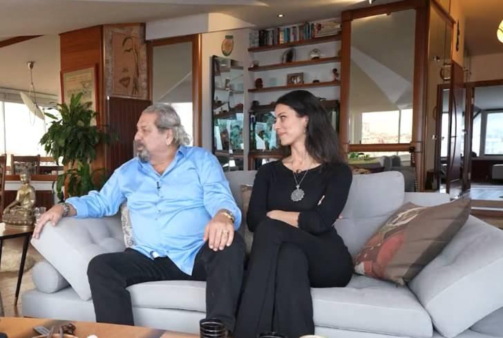 <p><strong>Kendisinden 35 yaş küçük Ezgi Yavuz ile 2022 yılında evlenen Erman Toroğlu sosyal medyada çok konuşulmuştu. 75 yaşındaki Toroğlu, İstanbul'daki lüks evinin kapılarını Evrim Akın'a açtı. Ünlü spor yorumcusunun ayna takıntısı herkesi şaşırttı.</strong></p>
<p> </p>